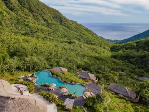 Mathis Lodge Amed Отели рядом с достопримечательностью «Lipah Beach»