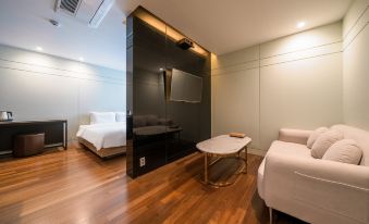3. 부산 연산동 M..