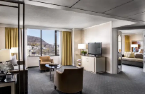 هوتل أومني مونت-رويال Hotels near بوليتكنك مونتريـــال