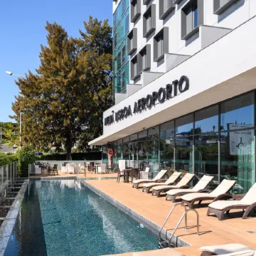 Meliá Lisboa Aeroporto Отели рядом с достопримечательностью «Edificio Atlantis»