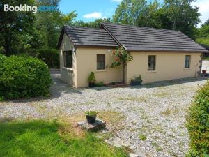 Sea View 1-Bed Cottage with Private Garden