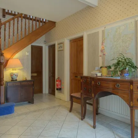 Acer Lodge Guest House Отели рядом с достопримечательностью «Корсторфин»