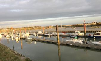 Les Aires en Scènes au Bord de l'Eau