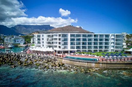 Radisson Collection Hotel, Waterfront Cape Town Отели рядом с достопримечательностью «Iziko Koopmans-De Wet House»