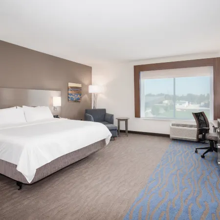 Holiday Inn Express & Suites Great Bend by IHG