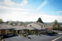 Hideaway Motor Inn Hotels near University of New England
