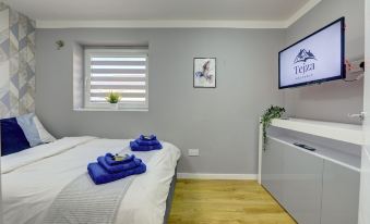 Modern 2Br House & Private Parking & Kid-Friendly