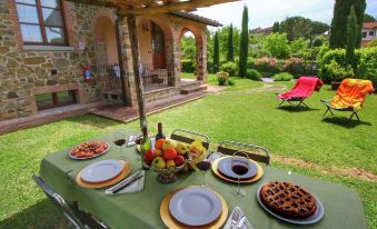 Tuscan Style Apartment with View of the Hills