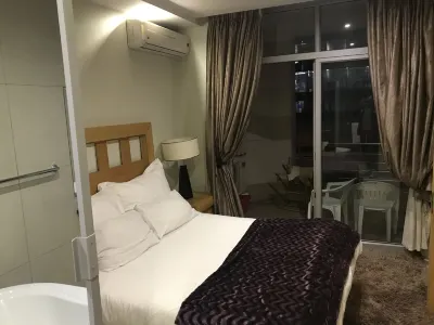 First Divine Suites - Hydro Park