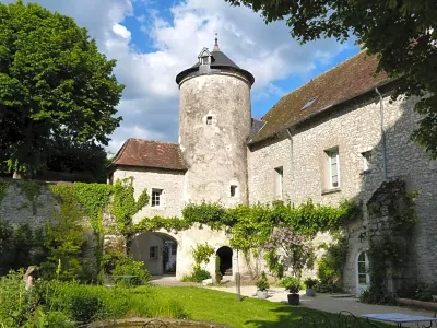 Logis Hôtel le Relais Louis XI Hotel di Clery-Saint-Andre