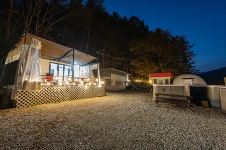 Jade Byeolbit Caravan Отели рядом с достопримечательностью «Jade Garden»