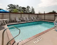 Comfort Suites Lake Charles - Pools