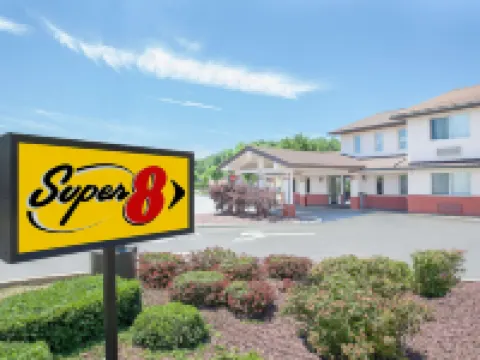 Super 8 by Wyndham Middletown Hotels in Wallkill