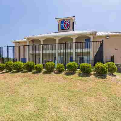 Motel 6 Azle, TX Hotel Exterior