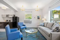 Crown Columbia Hotel, BW Premier Collection Hotels near VISAC Gallery