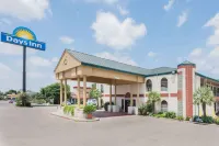 Days Inn by Wyndham New Braunfels Hotels near Guadalupe River