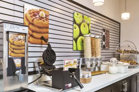 La Quinta Inn & Suites by Wyndham Rockport - Fulton Отели в г. Рокпорт