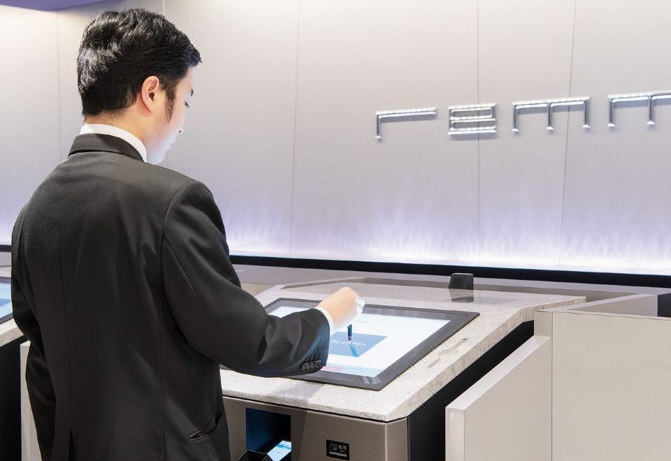 렘 신 오사카 로비