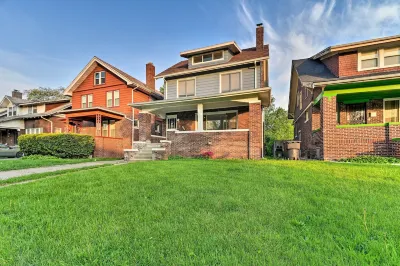 Elegant Detroit Home w/ Yard ~ 5 Mi to Dtwn! Hoteles cerca de Detroit Station