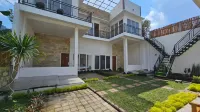 Cahaya Satu Guest House Hotell i Songgokerto