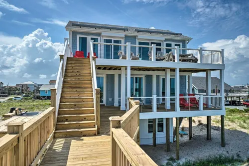 Beachfront Oasis w/ 2 Large Decks, BBQ & Views! - Beach
