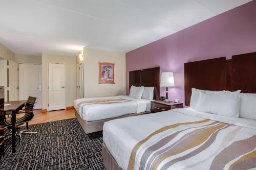 La Quinta Inn & Suites by Wyndham Lexington Park - Patuxent Hotels in Solomons