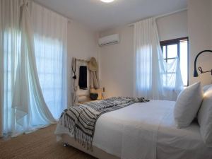 Luxury Seaview Apartment, 1Min Walk from Beach!