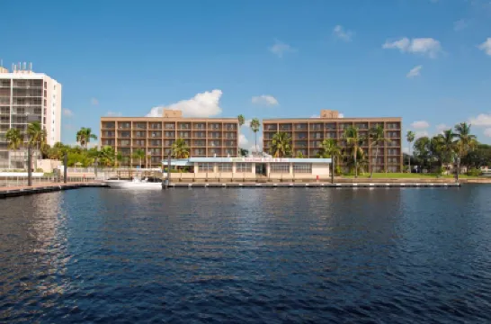 Best Western Fort Myers Waterfront Hotels near Caloosahatchee Creeks Preserve West