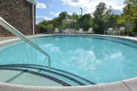 Country Inn & Suites by Radisson, Asheville West Near Biltmore - Pools