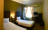 Hotel Femina Hotels in Padang