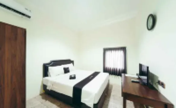 DS Colive Layur Hotels in North Semarang