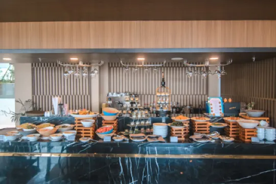 BeSS Mansion Hotel Surabaya Отели рядом с достопримечательностью «Java Aquatic»