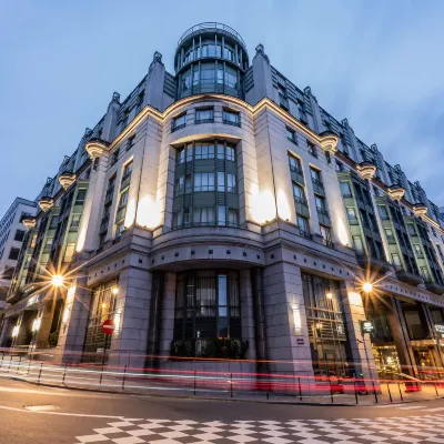 Radisson Collection Grand Place Brussels Отели рядом с достопримечательностью «Бельгийский центр комиксов»