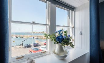 Shorefront Apartment - Sea View with 3 Bedrooms