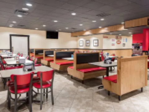 Ramada by Wyndham Mountain Home Hotels in Baxter County