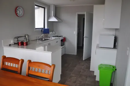 Birchwood Cottages Отели рядом с достопримечательностью «Te Anau Lakeview Holiday Park & Motels»