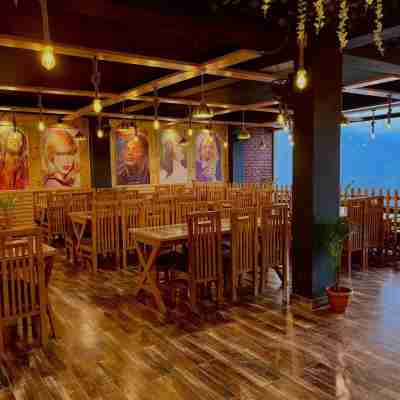 Hotel Pinerock & Cafe, Mussoorie - A Four Star Luxury Hotel Dining/Meeting Rooms