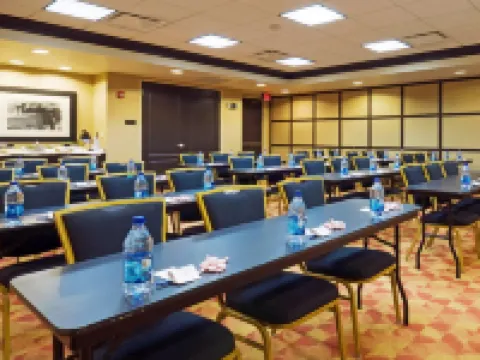 โรงแรม ฮอลิเดย์ อินน์ เอ็กซ์เพรส แอนด์ สวีทส์ โคลัมเบีย-ฟอร์ต แจ็คสัน บาย IHG โรงแรมในโคลัมเบีย