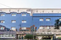 Gumi Road Hotel - parking