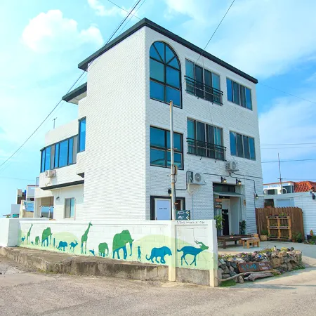 Jeju Nunkeunsaeu Guest House Отели рядом с достопримечательностью «Пляж Хамдеок»