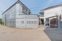 RedDoorz @ Kings Hotel Near Csb Mall Hotel dekat Pusat Oleh Oleh Kota Cirebon