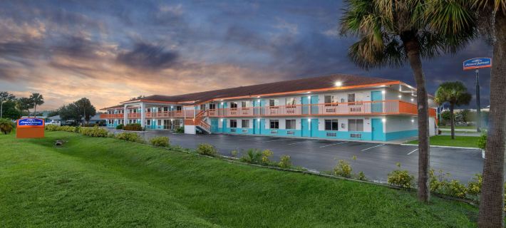 Howard Johnson by Wyndham Vero Beach/I-95 Hotels in Indian River County