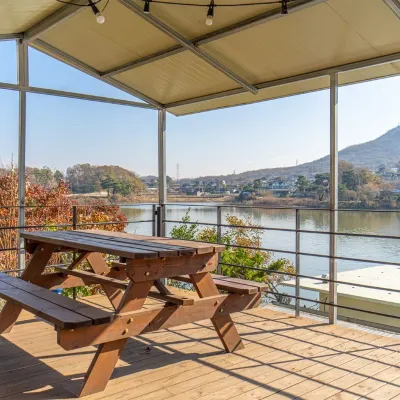 Ganghwado Pension Riverside Отели рядом с достопримечательностью «Канхвадо»