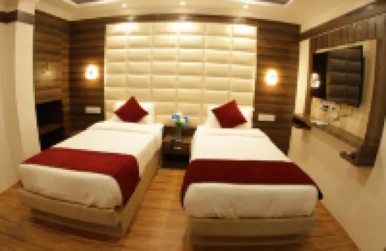 Hotel Royal Castle マザーハウス周辺のホテル