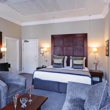 Grange Beauchamp Hotel Отели рядом с достопримечательностью «Конференц-центр Conway»