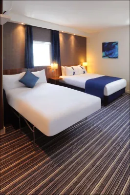Holiday Inn Express Birmingham - Snow Hill Hotels near Jamia Mosque Amir-e-Millat مسجد
