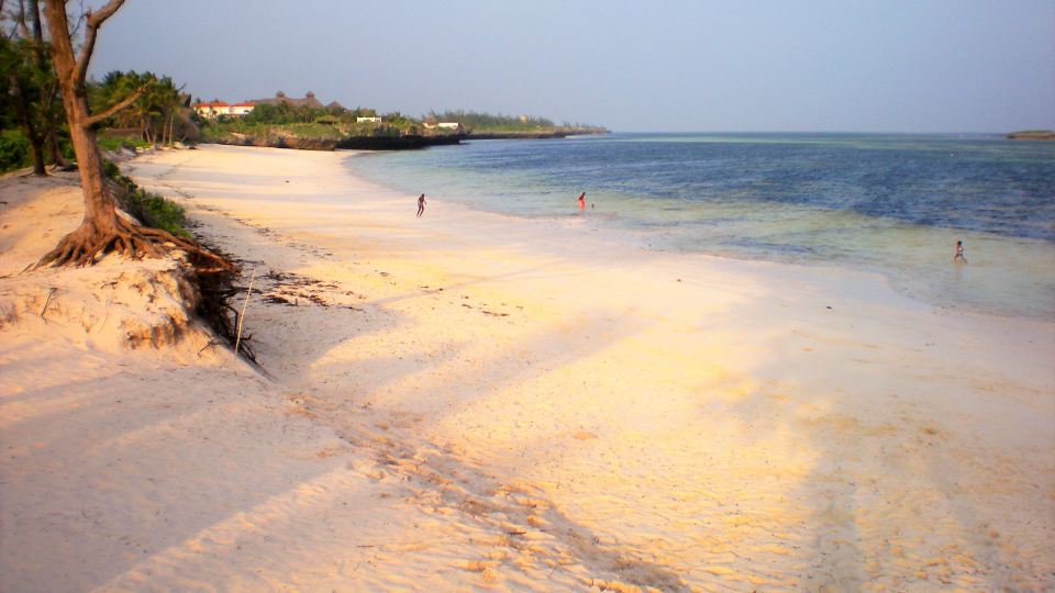 Watamu Villa with Service Personnel