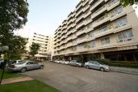 J Town Serviced Apartments&Hotel - Pysäköinti