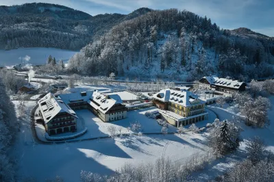 Arabella Jagdhof Resort am Fuschlsee, a Tribute Portfolio Hotel Hotels in 