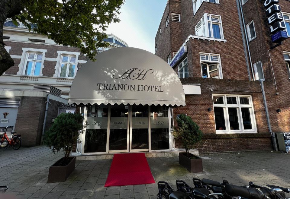 3. 버짓 트리아농 ..